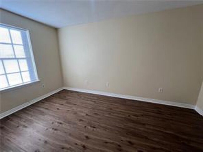 Building Photo - 3260-3266Kabel