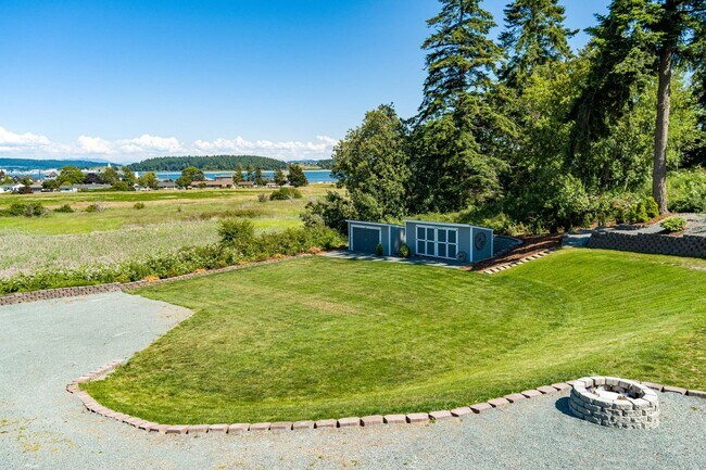 Building Photo - Gorgeous Lower Level Apartment Ready For a...