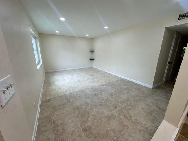 Building Photo - 5614 Blueberry Ct