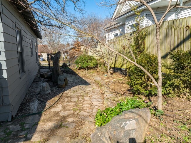 Building Photo - Freshly Updated 3 Bedroom Home