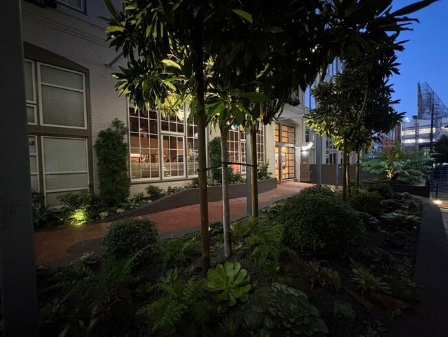 Building Photo - 355 Bryant St