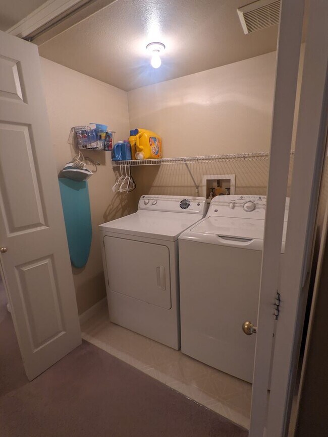 Building Photo - 2 Bedroom 2 Bath in Broomfield - Available...