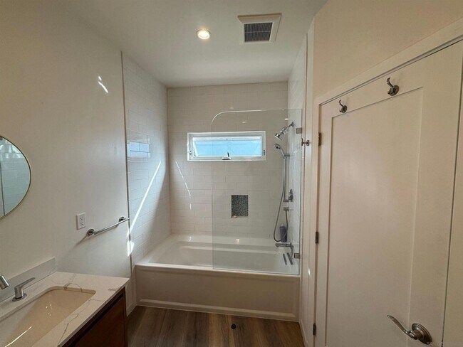 Building Photo - 1305 Blue Sky Dr