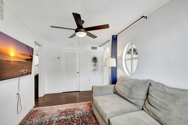 Building Photo - 412 El Prado