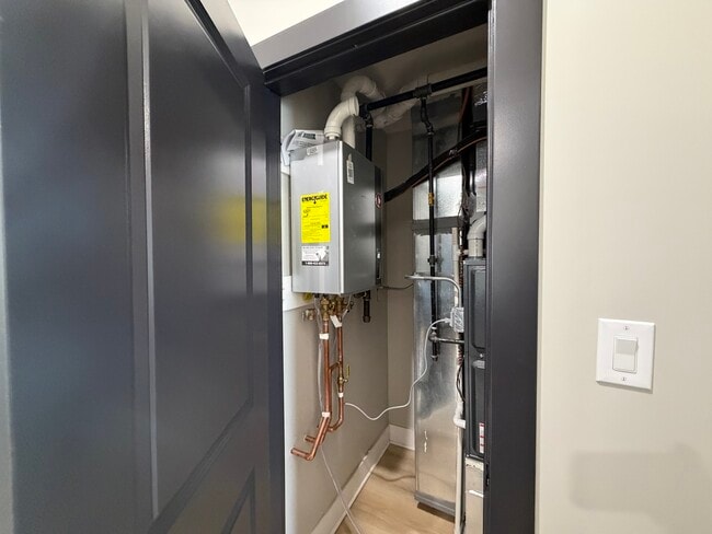 Building Photo - 5252 W Berteau Ave