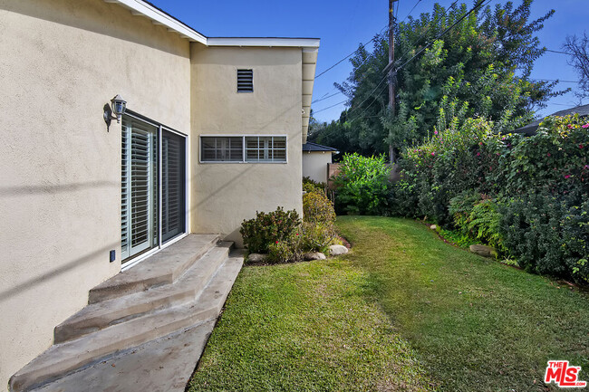 Building Photo - 13958 Peach Grove St