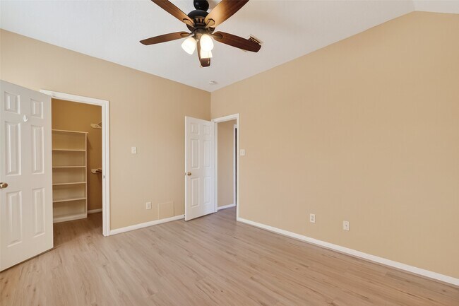 Building Photo - 910 Norfolk Dr