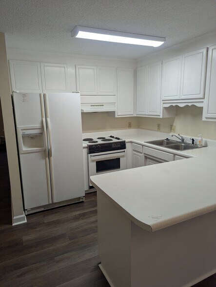 Building Photo - 322 Woodburn Creek Rd