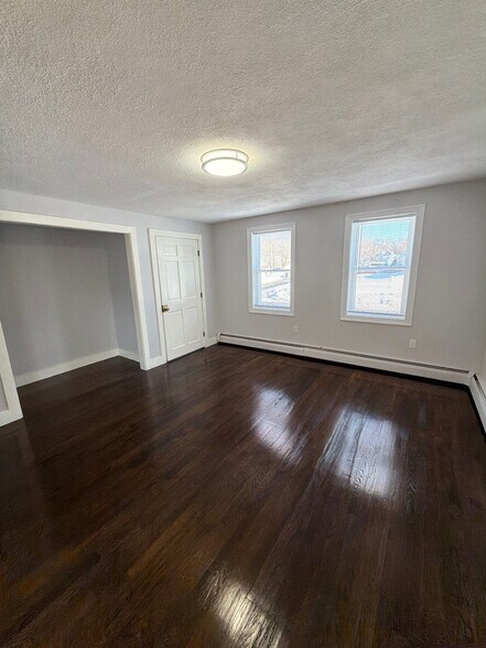 Building Photo - 610 Ives Row