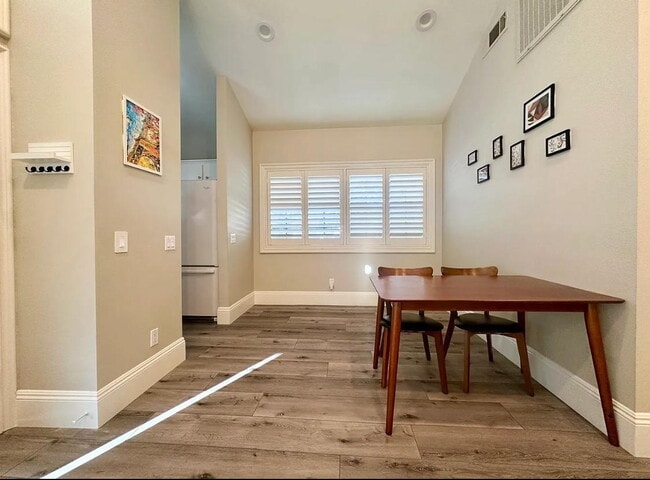 Building Photo - "Chic & Cozy 1-Bedroom Furnished Gem with ...