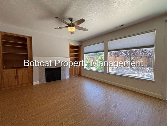 Building Photo - 1240 Flintwood Dr