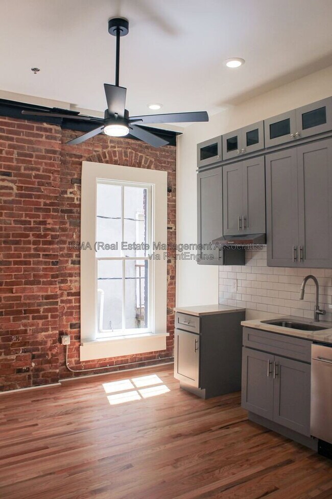 Building Photo - 4 6/8 Zebulon St