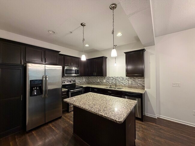 Building Photo - 150 80th St