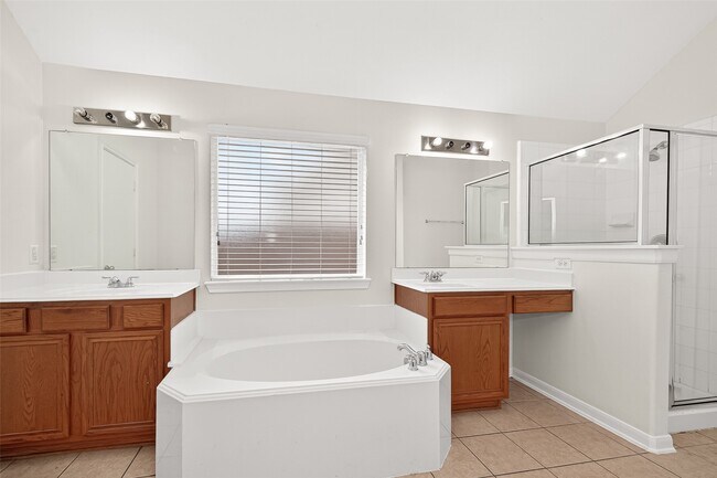 Building Photo - 13006 Rose Landing Dr