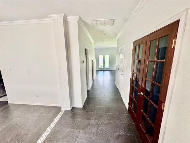 Building Photo - 1002 Acanthus St