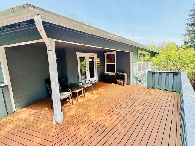 Building Photo - Historic Fort Ward Townhome on Bainbridge Island