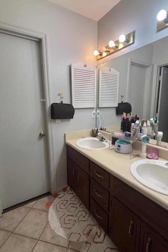 Building Photo - 1989 Gina Dr