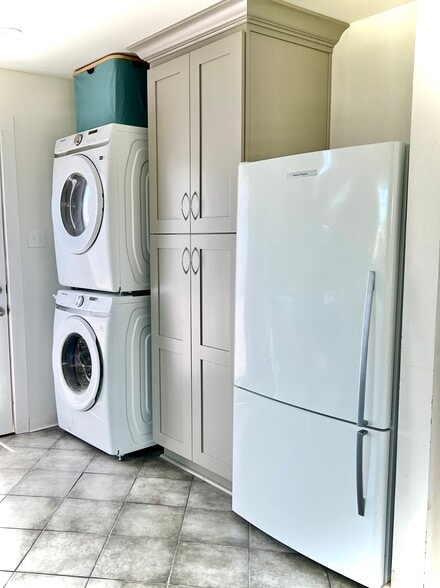 interior laundry with washer and dryer included, built in pantry - 7900 Richard St
