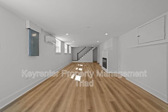 Building Photo - 3807 W Friendly Ave