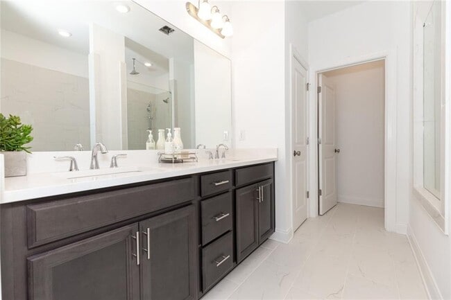 Building Photo - 4470 Sims Park Pl.