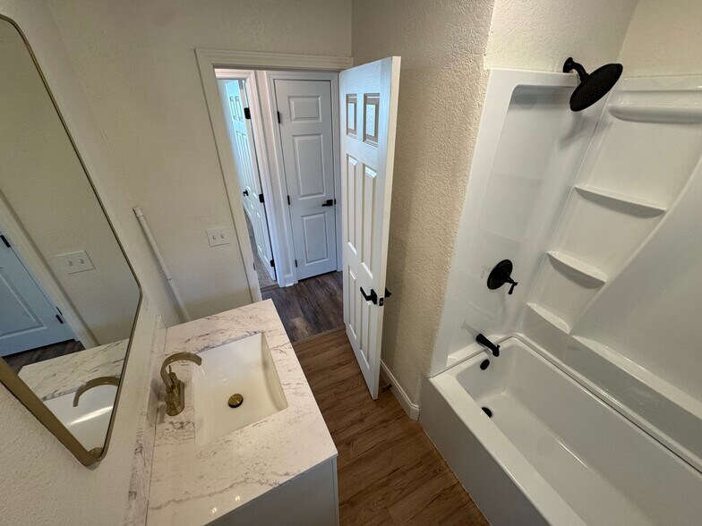 Building Photo - 1712 Vada Cir