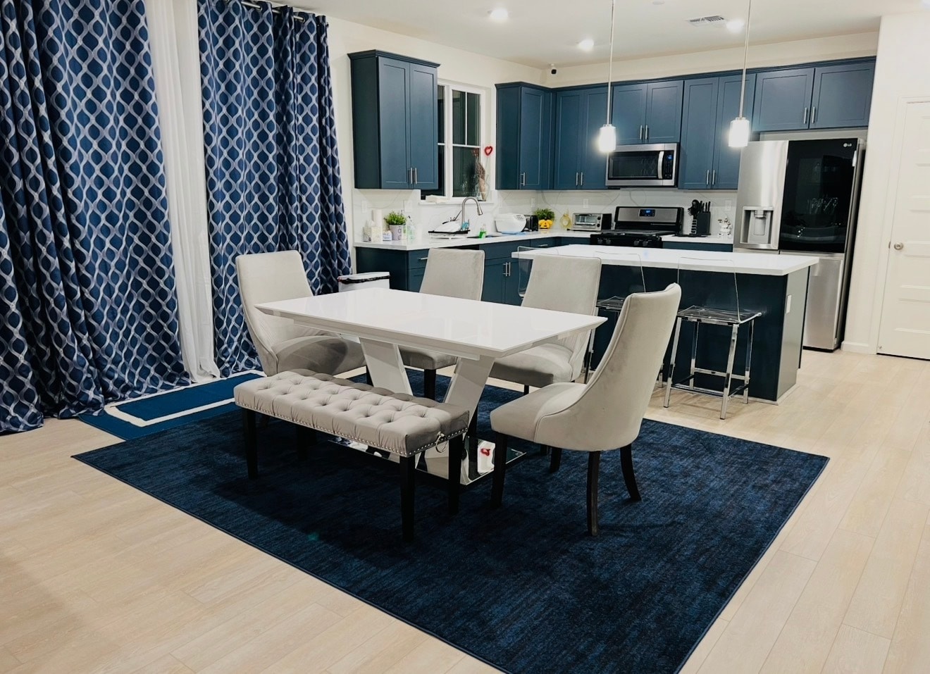 Building Photo - 729 Featherstone Dr