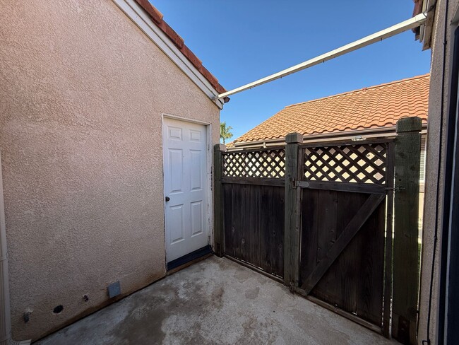 Building Photo - Single Story Home Located in The Gated Community of Hidden Pines