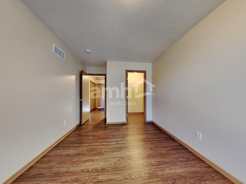 Building Photo - 940 Fox Croft Pl