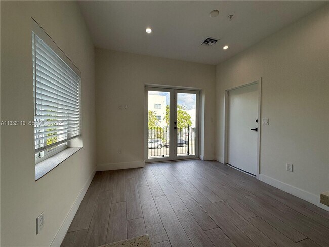 Building Photo - 1786 SW 9th St