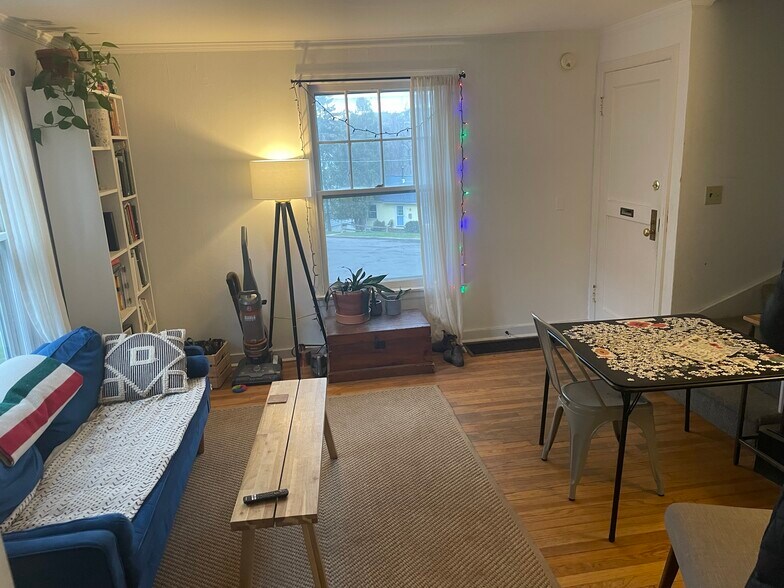 Building Photo - 115 Crescent Plz