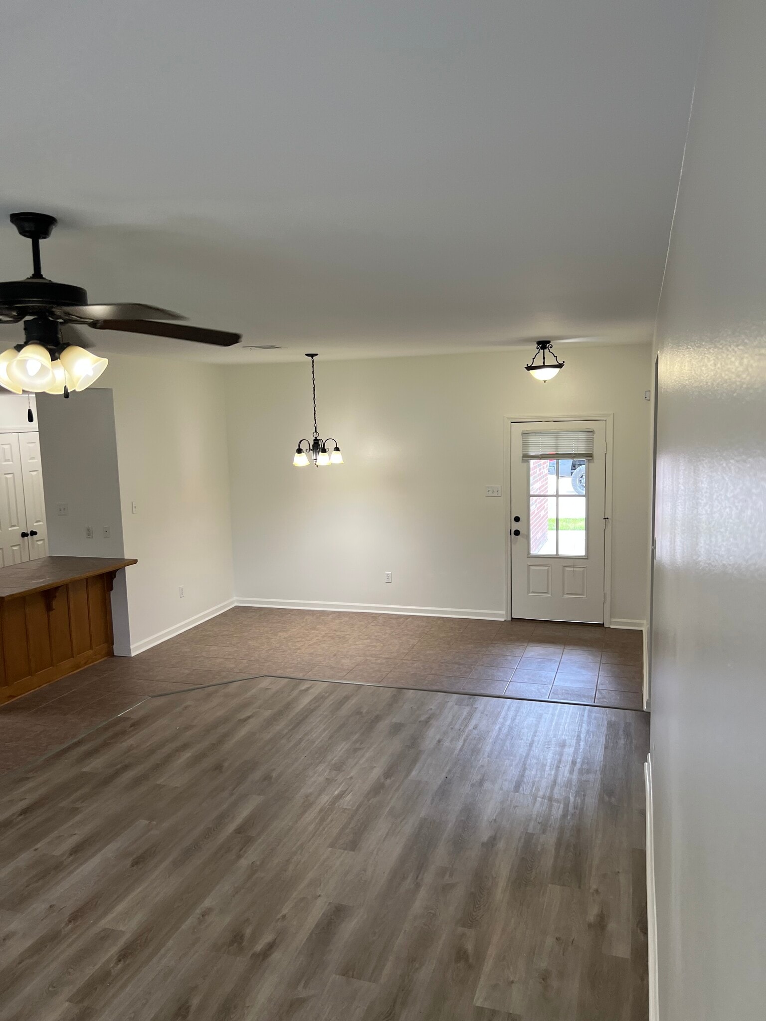 Living Room Facing Front Door - 9417 Lockhart Rd