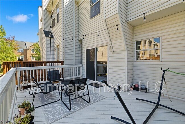 Building Photo - 2447 Clover Field Cir