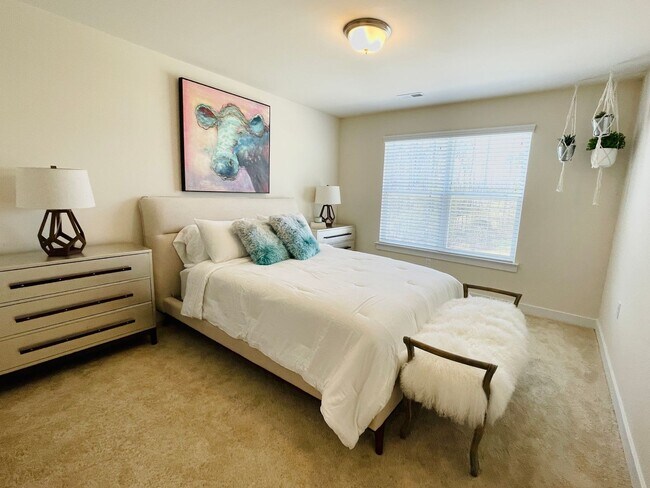 Building Photo - Cardinal | 4 Bed 2.5 Bath | Garage | 1895 sf | $2959-$3255 | 8, 9, 10, 12, 14, and 15 month lease...