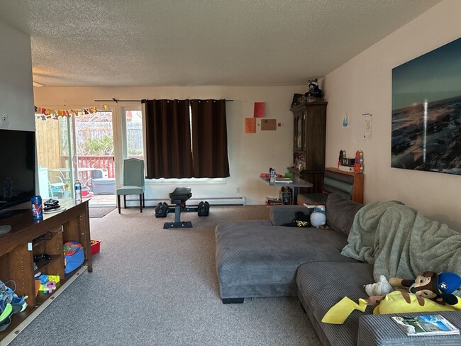 Building Photo - 2217-2217 Foothills Ct
