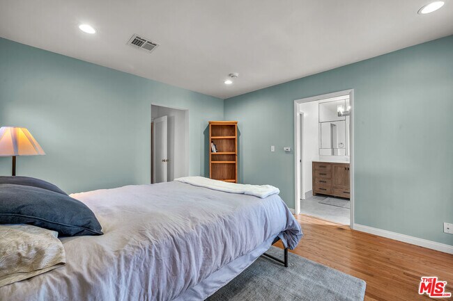 Building Photo - 8207 Stewart Ave