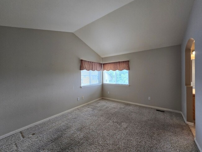 Building Photo - Indian Peaks Rowhouse w/attached garage