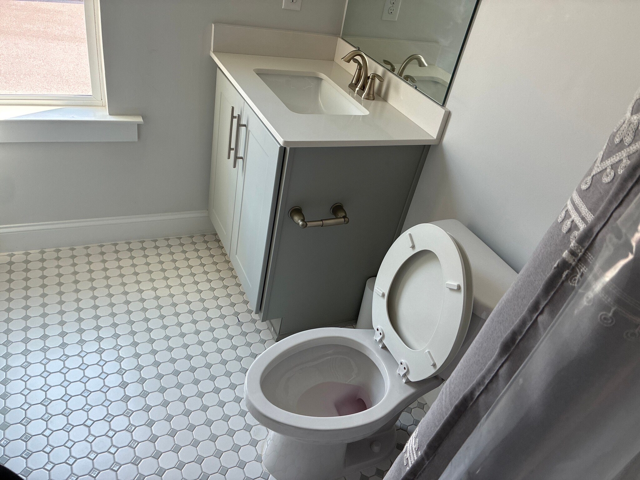 Building Photo - Room in Townhome on Old Grove Ln