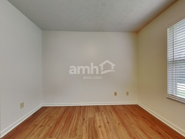 Building Photo - 2580 Evergreen Dr