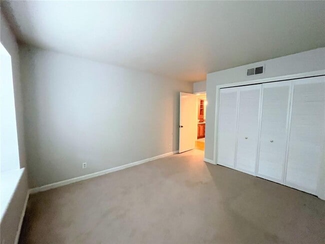 Building Photo - 82 Montre Square NW