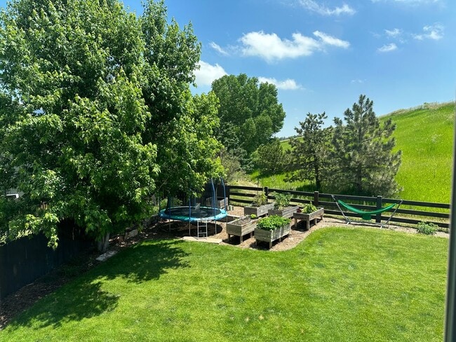 Building Photo - Open floor plan and backs to Open Space! 4...