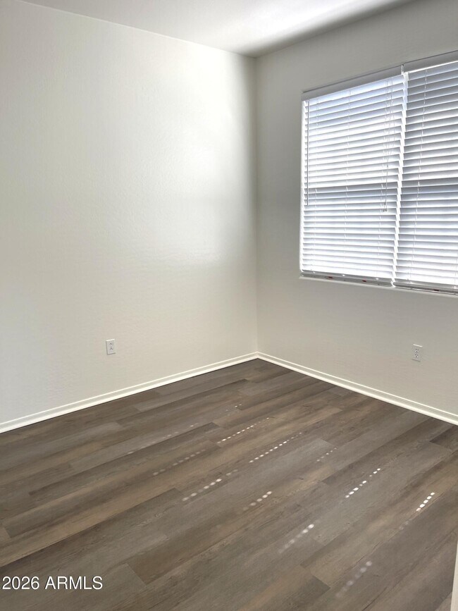 Building Photo - 2244 E Huntington Dr