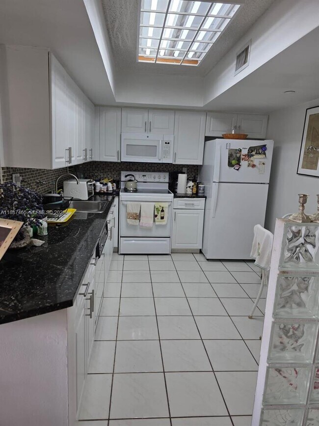 Building Photo - 19195 NE 36th Pl