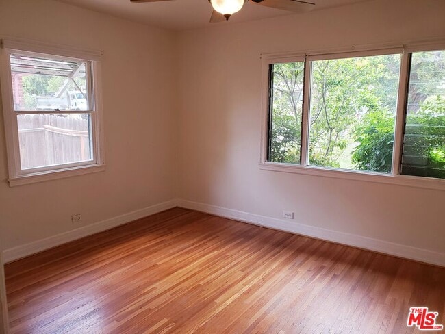 Building Photo - 1710 Oakwood St