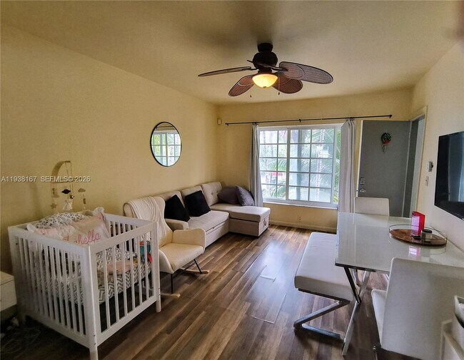 Building Photo - 833 10th St