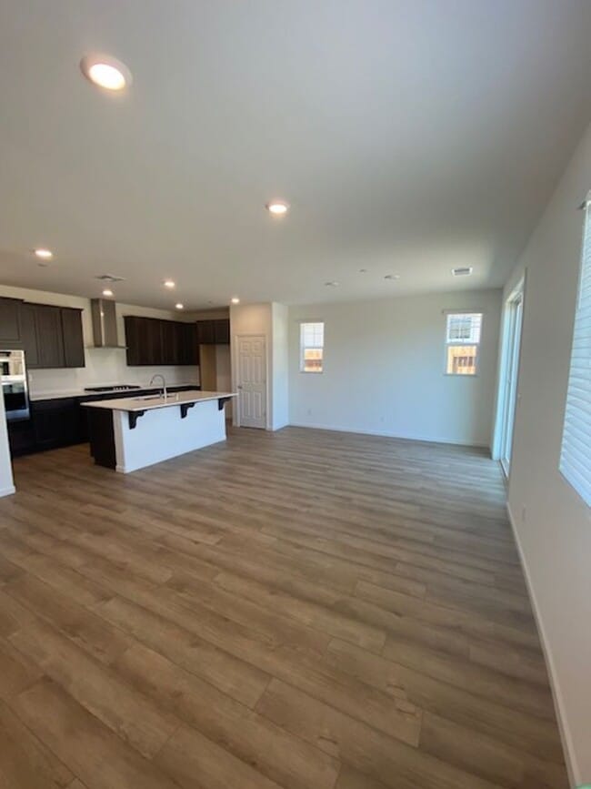 Building Photo - Solar Pet Friendly Single Story Home in Fo...