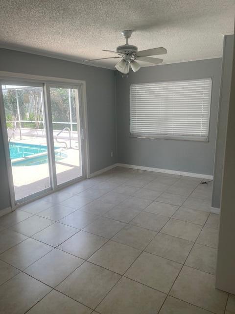 Building Photo - 371 SW Lakehurst Dr