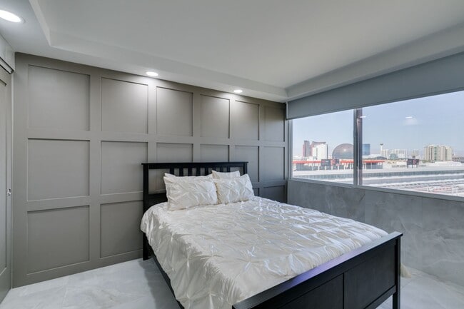 Building Photo - Elevated Penthouse Living with Private Terrace & Resort-Style Amenities * MOVE IN SPECIAL *