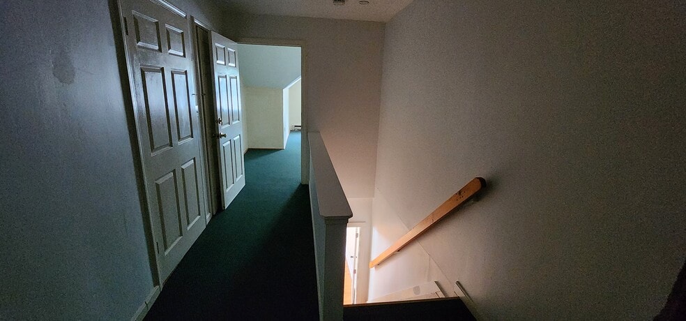 Building Photo - 22 Phillips St