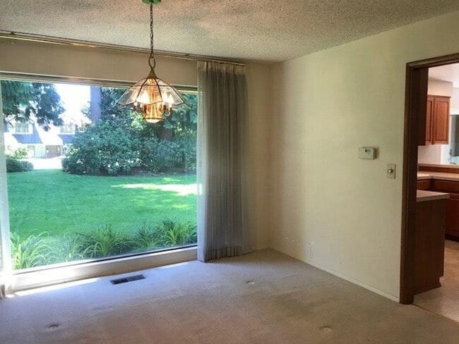 Building Photo - $4800 Beautiful park like 2 Story SFH,4BR,2.5BA, For Rent in Bellevue 98007