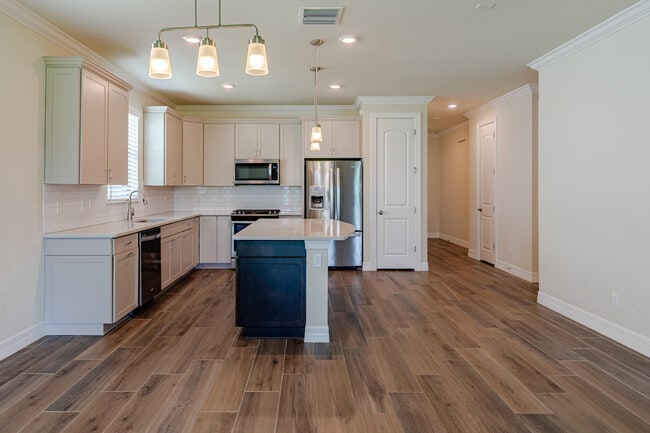 Building Photo - 740 S E Boboli Way